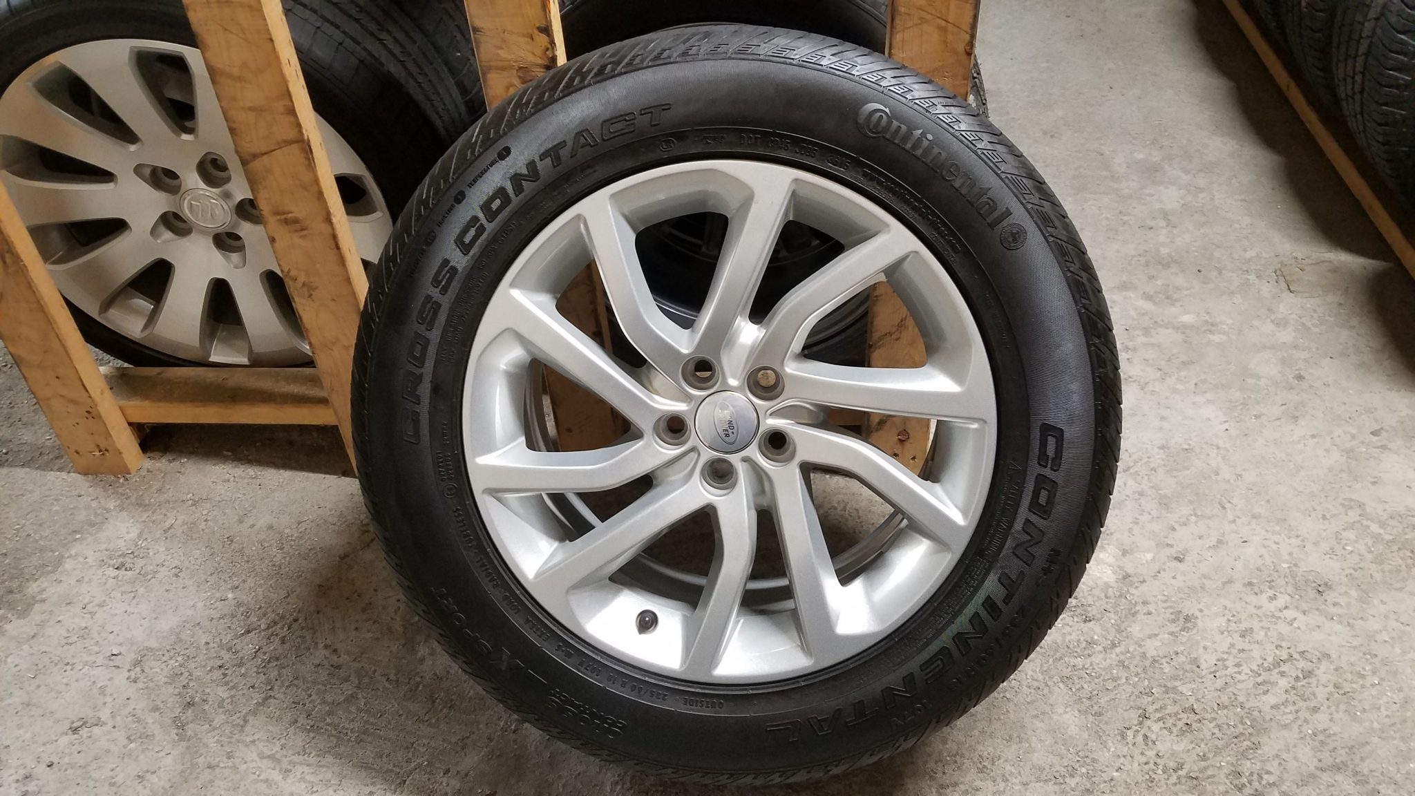 Single Land Rover Discovery Sport 2015 2016 2017 2018 18" OEM Rim Wheel Tire - AllOEMRims.com Tires For 2016 Land Rover Discovery Sport