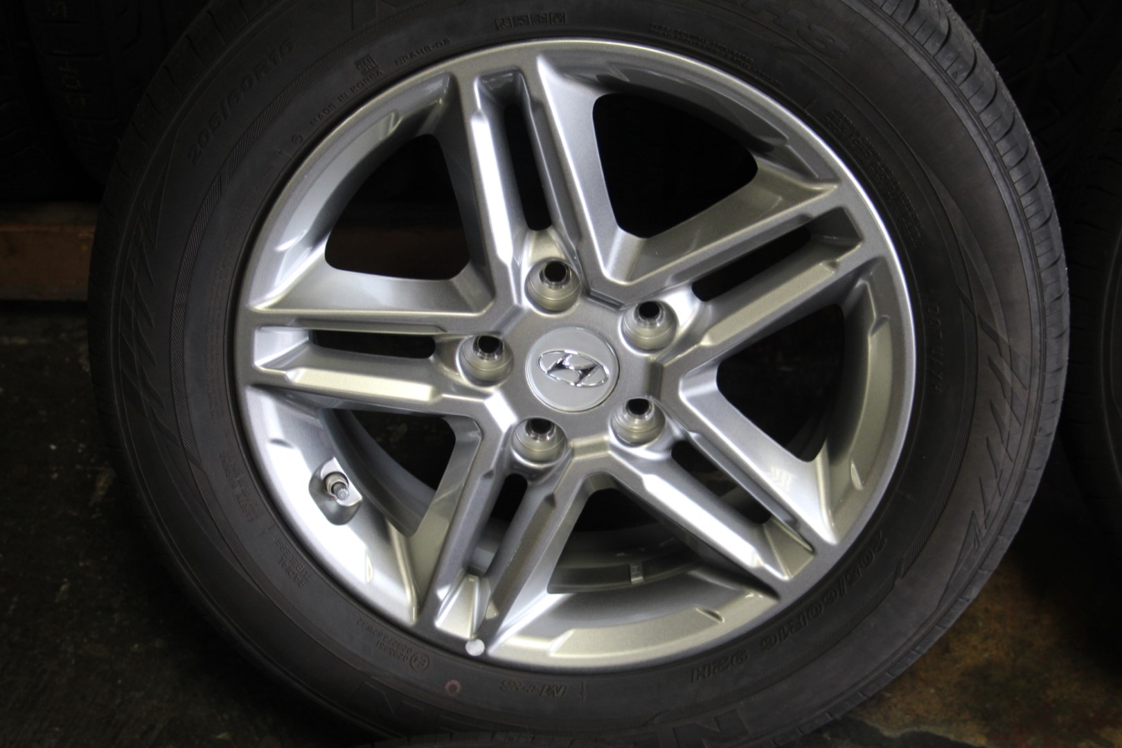 Set Of 4 Hyundai Kona 2018 2019 2020 16" Oem 205/60R16 92H 70935 Rims Wheels Tires - Alloemrims.com