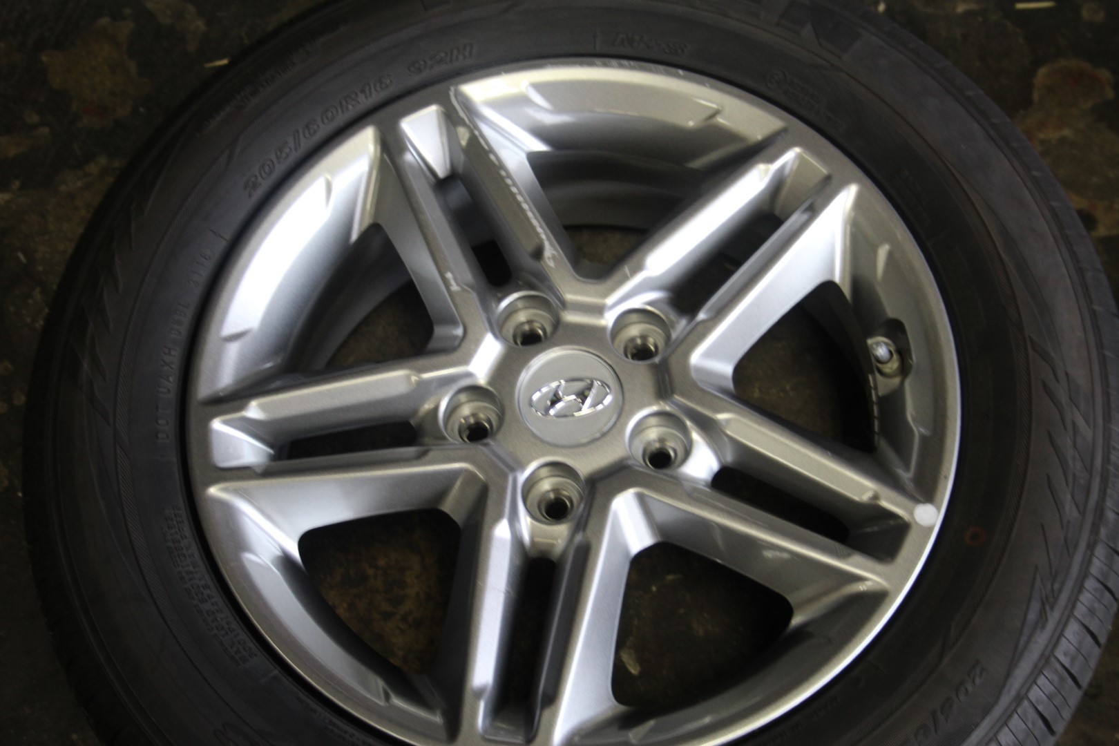 Set Of 4 Hyundai Kona 2018 2019 2020 16" Oem 205/60R16 92H 70935 Rims Wheels Tires - Alloemrims.com