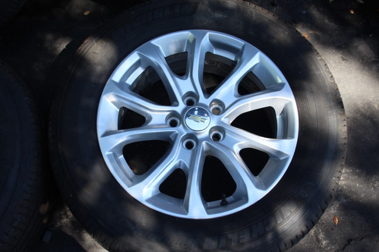 chevy equinox 2020 tire size