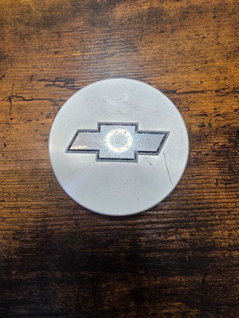 Chevrolet Suburban 1500 Tahoe 2001 02 03 04 05 2006 OEM Center Cap 15766002