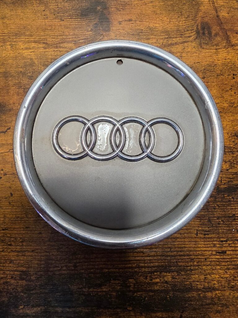 Audi A3 A4 A6 1997 98 99 00 01 2002 OEM Center Cap 8L0601165A